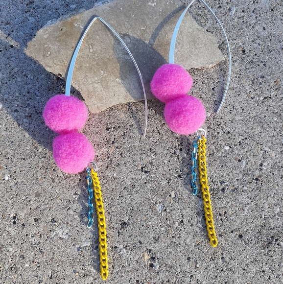 🛑SOLD Pink Pom Chain Dangle Silver Earring - Picture 3 of 4